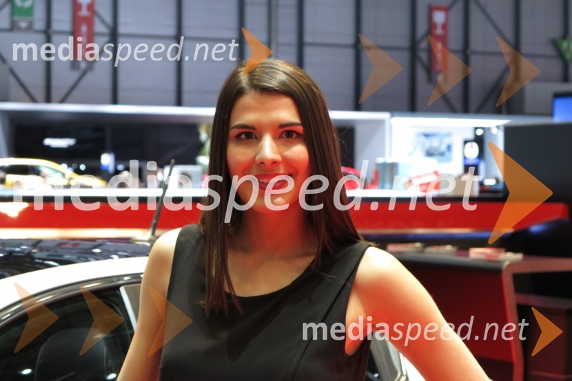 Hostese na 85. avtomobilskem salonu Ženeva