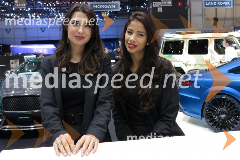 Hostese na 85. avtomobilskem salonu Ženeva