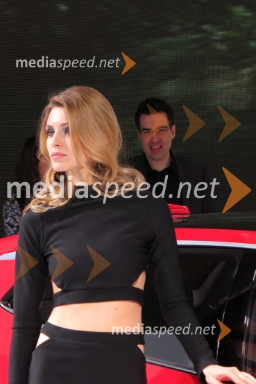 Hostese na 85. avtomobilskem salonu Ženeva