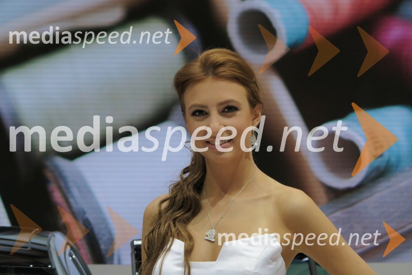 Hostese na 85. avtomobilskem salonu Ženeva