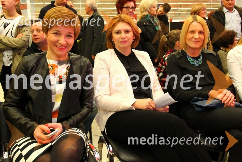  Petra Romih, vodja marketinga Europark;  Simona Mandl, center manager Europark; mag. Nataša Žnuderl Haložan, asistentka za marketing in office EuroparkEuropark, pomladna modna revija