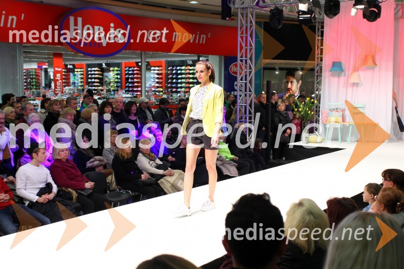  Mirela  Korać, manekenka, Miss Universe Slovenije 2009Europark, pomladna modna revija