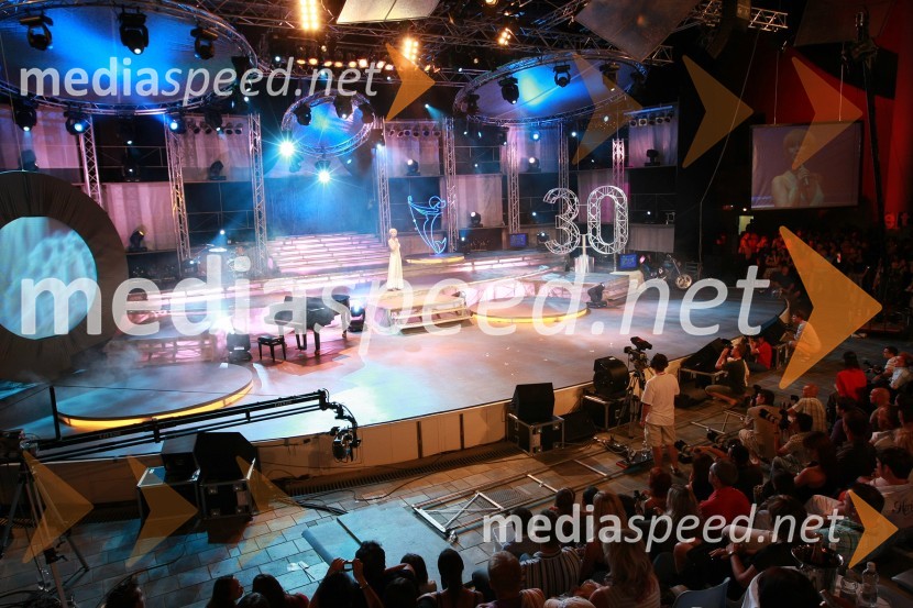 Danijela Martinović, hrvaška pevka30. festival Melodij morja in sonca, finalni večer