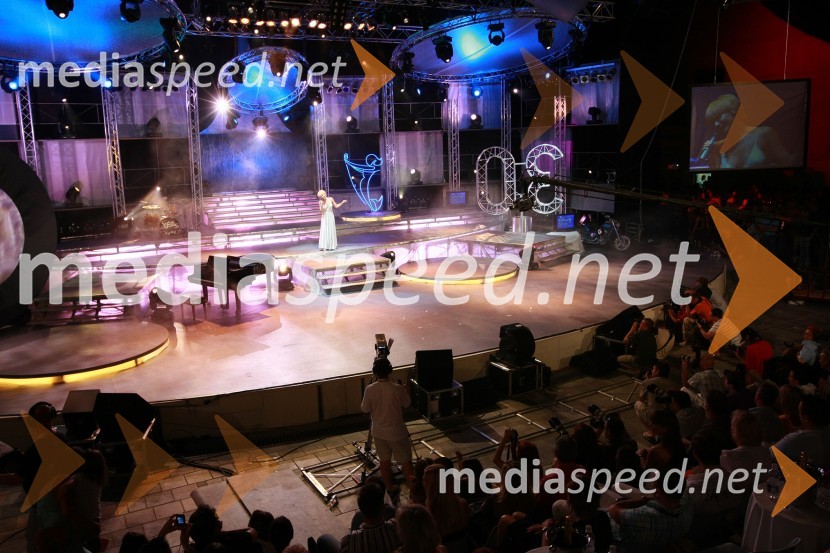 Danijela Martinović, hrvaška pevka30. festival Melodij morja in sonca, finalni večer