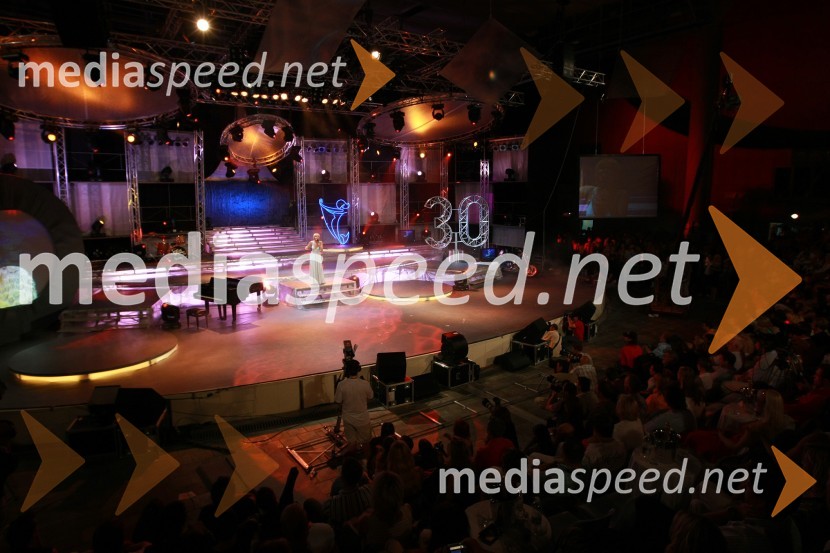 Danijela Martinović, hrvaška pevka30. festival Melodij morja in sonca, finalni večer