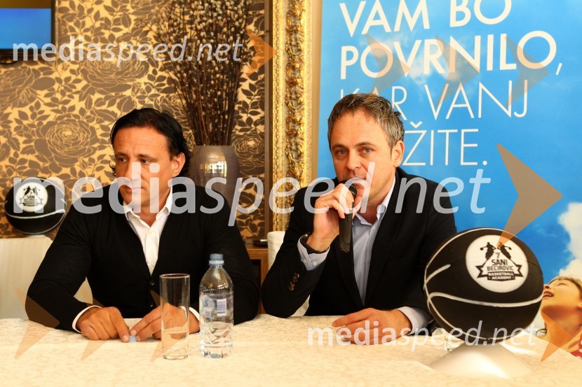  Smiljan Mori, predsednik uprave, Agencija Mori;  Andrej Bauman, VzajemnaSaniboy, predstavitev maskote košarkarske šole Sanija Bečirovića