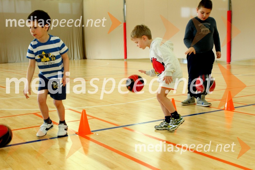 Saniboy, predstavitev maskote košarkarske šole Sanija BečirovićaSaniboy, predstavitev maskote košarkarske šole Sanija Bečirovića