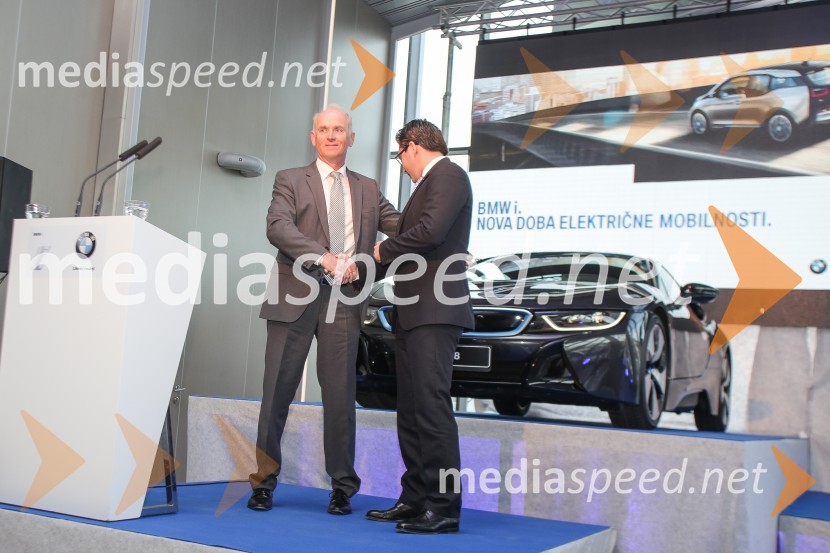  Jože  Mermal, predsednik uprave BTC-ja;  Lothar Schupet,  generalni direktor BMW Group SlovenijaPredstavitev znamke BMW i