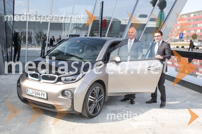  Jože  Mermal, predsednik uprave BTC-ja;  Lothar Schupet,  generalni direktor BMW Group SlovenijaPredstavitev znamke BMW i