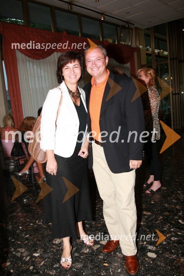 Marko Pavliha, poslanec v DZ s soprogo30. festival Melodij morja in sonca, finalni večer