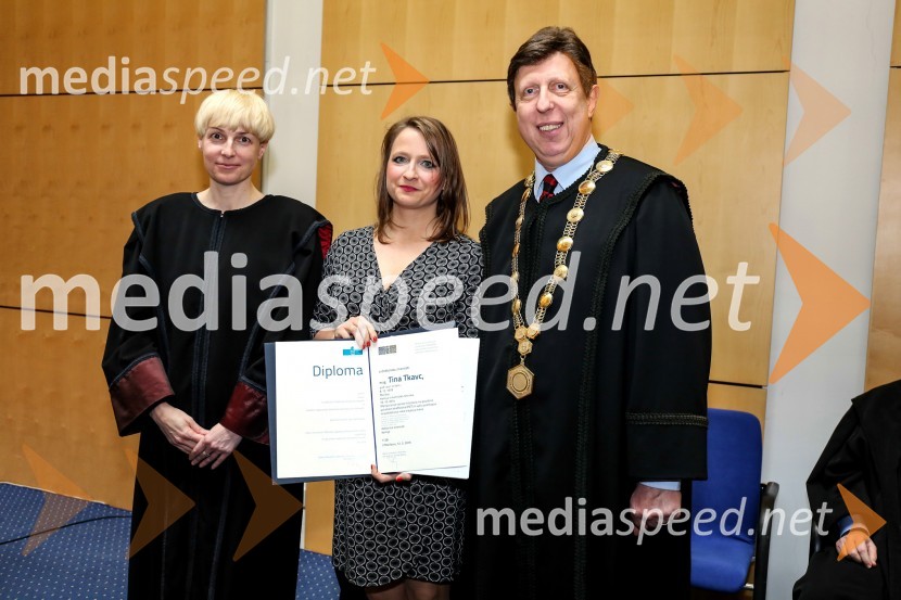prof. dr. Mihaela Koletnik, prorektorica Univerze v Mariboru; dr. Tina Tkavc, Fakulteta za kemijo in kemijsko tehnologijo, Univerza v Mariboru; prof. dr. Željko Knez, dekan, Fakulteta za kemijo in kemijsko tehnologijo, Univerza v MariboruUniverza v Mariboru, promocija doktorjev znanosti, marec 2015