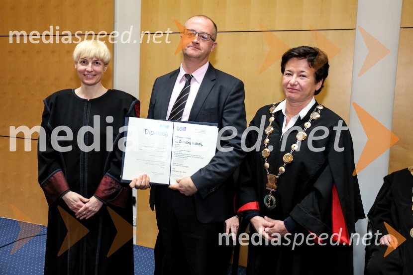prof. dr. Mihaela Koletnik, prorektorica Univerze v Mariboru; dr. Dimitrij  Kuhelj, Medicinska fakulteta, Univerza v Mariboru ; prof. dr.  Dušica Pahor, Prodekanica za znanstveno-raziskovalno dejavnost, Fakulteta za medicino, Univerza v MariboruUniverza v Mariboru, promocija doktorjev znanosti, marec 2015