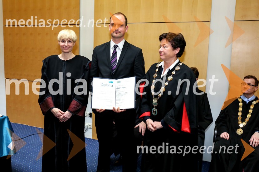 prof. dr. Mihaela Koletnik, prorektorica Univerze v Mariboru; dr.  Matjaž Merc, Medicinska fakulteta, Univerza v Mariboru ; prof. dr.  Dušica Pahor, Prodekanica za znanstveno-raziskovalno dejavnost, Fakulteta za medicino, Univerza v MariboruUniverza v Mariboru, promocija doktorjev znanosti, marec 2015