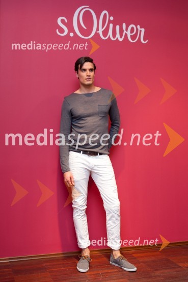 Marko v oblačilih s.Olivers.Oliver Press Day