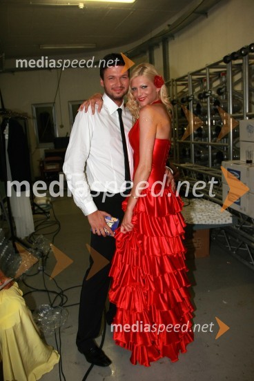 Robert Roškar, voditelj in moderator na Radiu Aktual in Manca Špik, zmagovalka 30. festivala Melodij morja in sonca30. festival Melodij morja in sonca, finalni večer