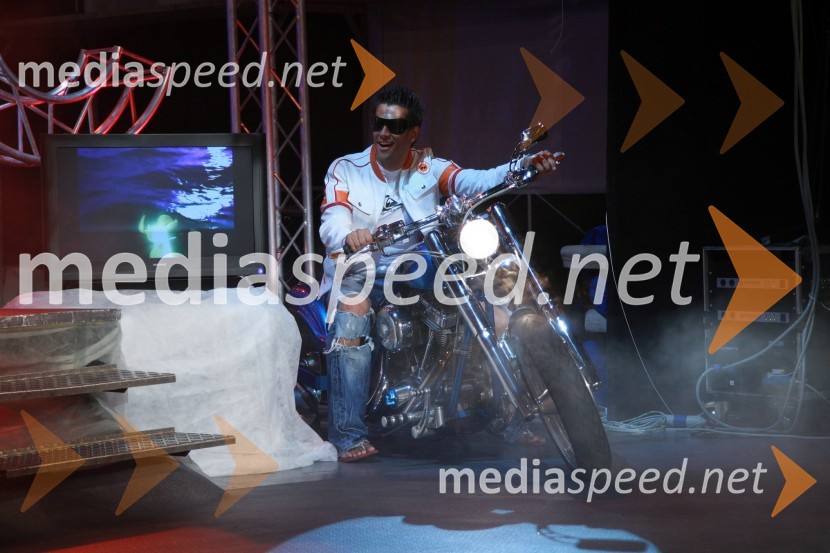 Domen Kumer, pevec30. festival Melodij morja in sonca, finalni večer