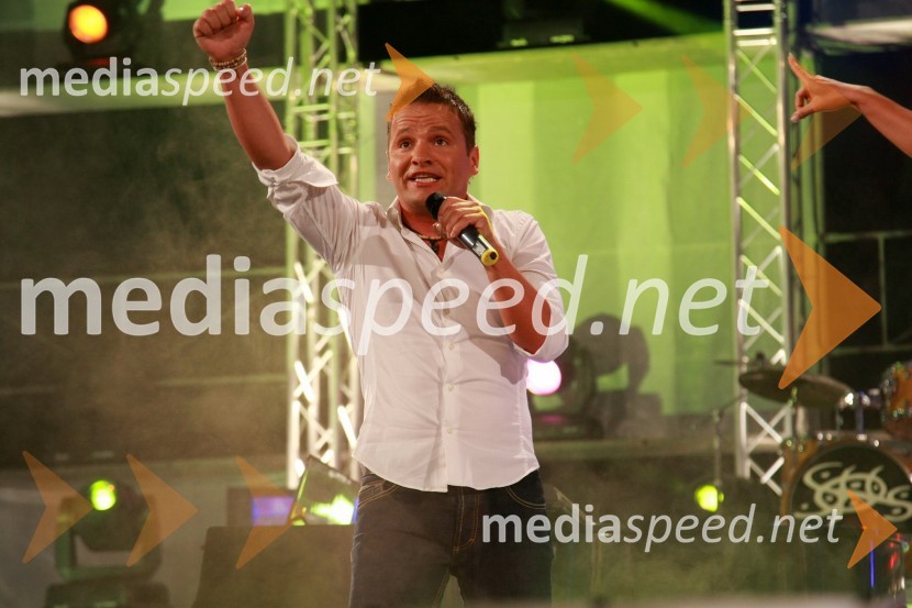 Jani Pavec, skupina Atomik Harmonik30. festival Melodij morja in sonca, finalni večer