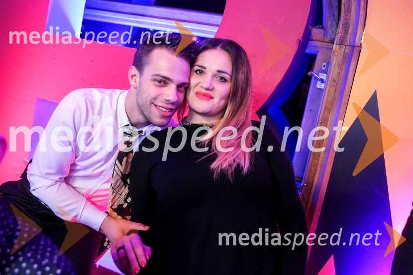  Emi Nikočević, tekmovalec v resničnostnem šovu Bar;  Sanja Kerić, tekmovalka v resničnostnem šovu BarBar zapustila Eva