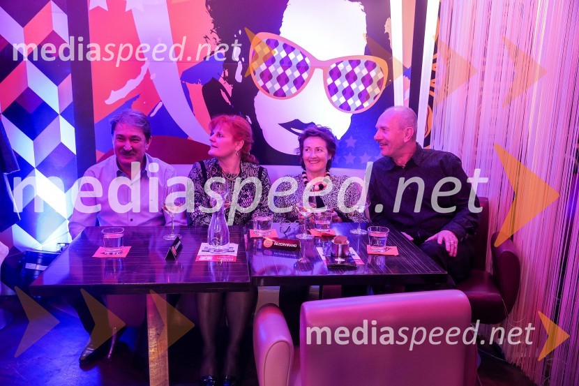 Resničnostni šov BarBar zapustila Eva