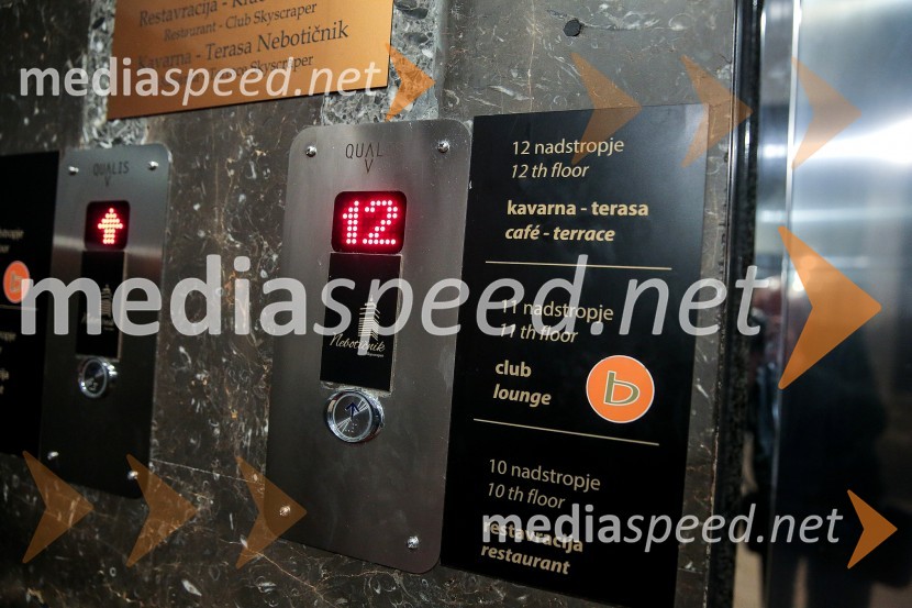 Resničnostni šov BarBar zapustila Eva