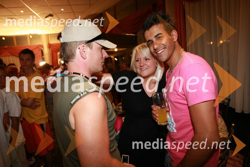 Steffanio, pevec skupine Sexplosion, Mirna Reynolds, pevka in Domen Kumer, pevec30. festival Melodij morja in sonca, finalni večer