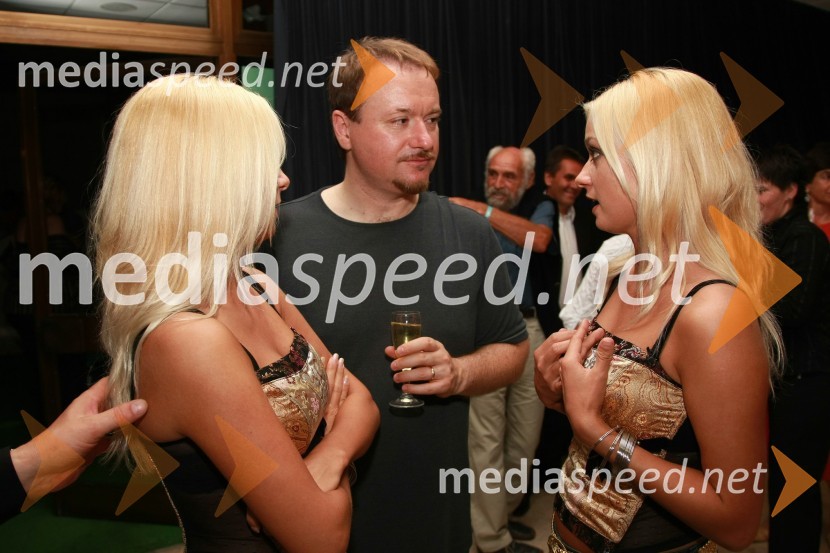 Dvojčici Urška in Maša Vesenjak, Baby twins in Patrik Greblo, direktor Avditorija Portorož30. festival Melodij morja in sonca, finalni večer