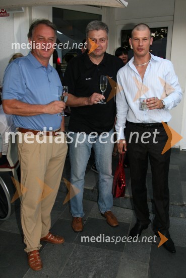 Željko Vidovič, predsednik hokejskega kluba, Andrej Verlič, mariborski podžupan in Jurij Bradač, manekenPraznovanje rojstnega dne Jurija Bradača v Cafe Bar Avenue