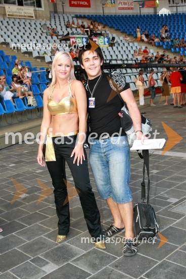 Špelca Kleinlercher, pevka in Aleš Vovk Raay, skupina Turbo Angels in avtor njene skladbe30. festival Melodij morja in sonca, 1. polfinalni večer