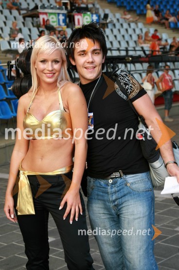 Špelca Kleinlercher, pevka in Aleš Vovk Raay, skupina Turbo Angels in avtor njene skladbe30. festival Melodij morja in sonca, 1. polfinalni večer