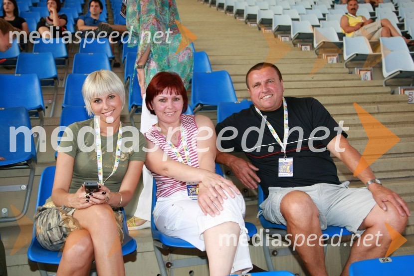 Monika Pučelj, pevka z mamo Majdo in očetom Maksom30. festival Melodij morja in sonca, 1. polfinalni večer