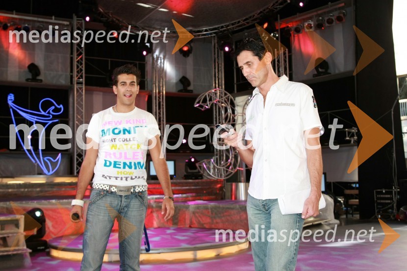 Domen Kumer, pevec in Stojan Auer, NET TV30. festival Melodij morja in sonca, 1. polfinalni večer