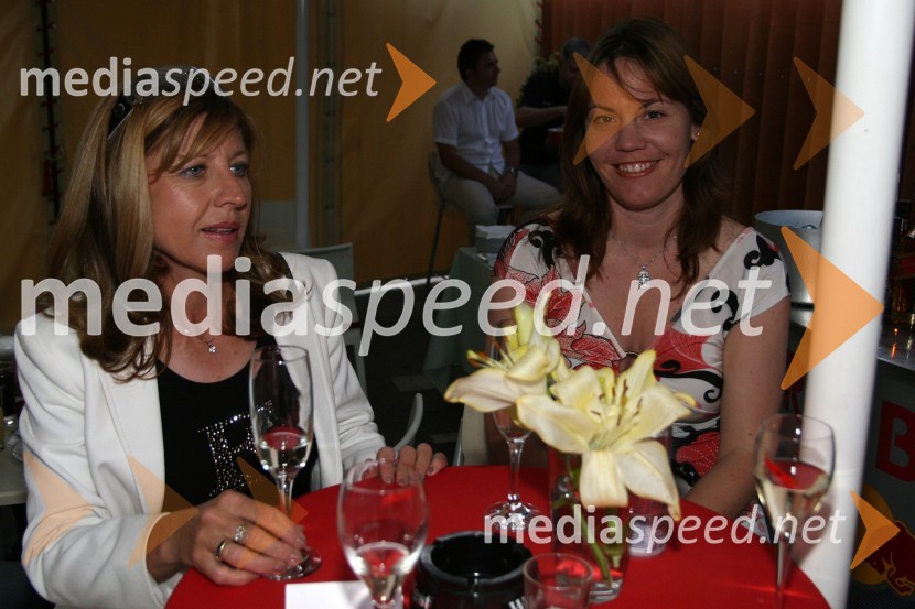 Mima Jaušovec, nekdanja kapetanka slovenske ženske teniške reprezentance in Tina Križan, tenisačicaPraznovanje rojstnega dne Jurija Bradača v Cafe Bar Avenue