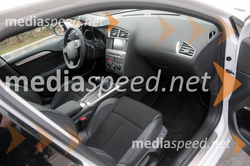 Citroën C4, notranjostPrenovljena linija Citroën C4