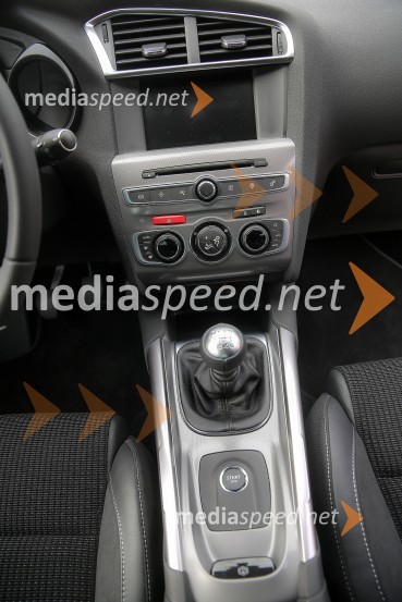 Citroën C4, notranjostPrenovljena linija Citroën C4