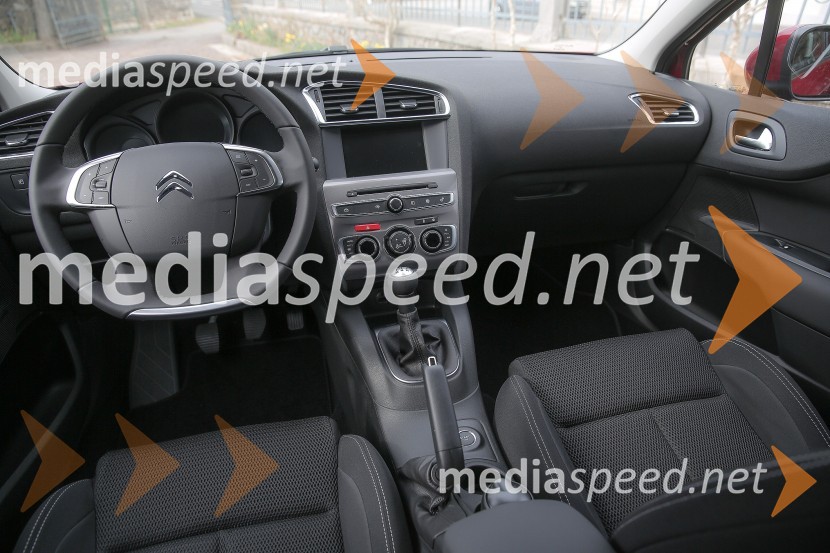 Citroën C4, notranjostPrenovljena linija Citroën C4