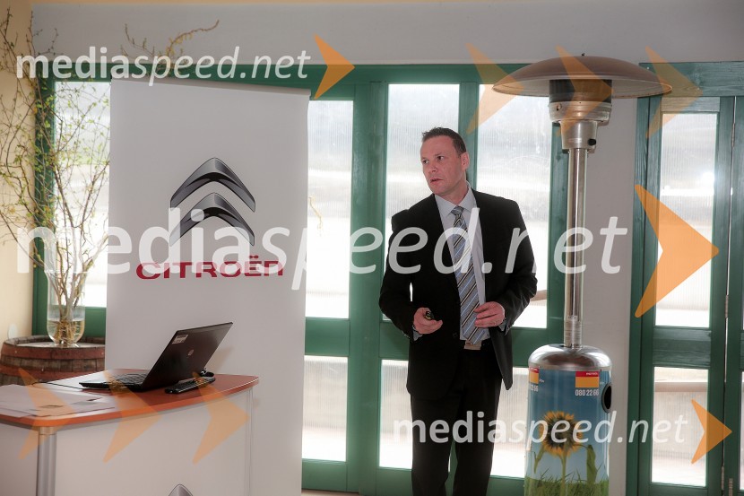  David BezekPrenovljena linija Citroën C4