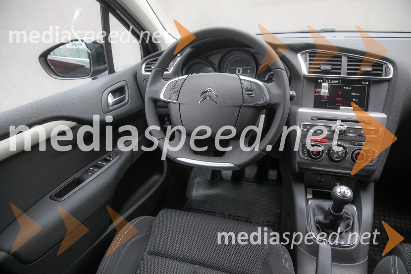 Citroën C4, notranjostPrenovljena linija Citroën C4