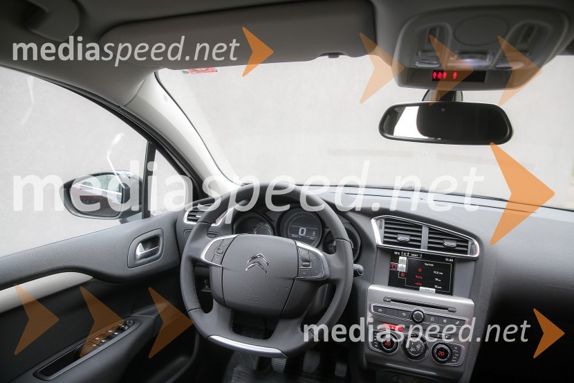 Citroën C4, notranjostPrenovljena linija Citroën C4