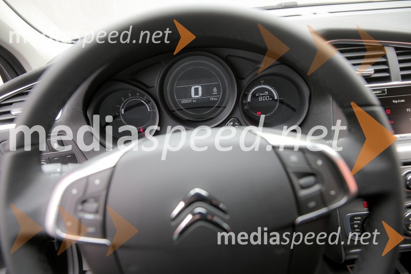 Citroën C4, notranjostPrenovljena linija Citroën C4