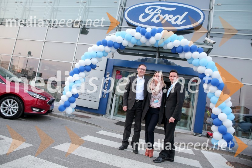  Jaka Kavčič,  direktor družbe Summit Avto d.o.o.;  Katarina Meglič, vodja prodaje Summit Avto d.o.o.;  David Jurič, generalni direktor Summit motors LjubljanaKoncert s Perpetuum Jazzile in novim Ford Focusom