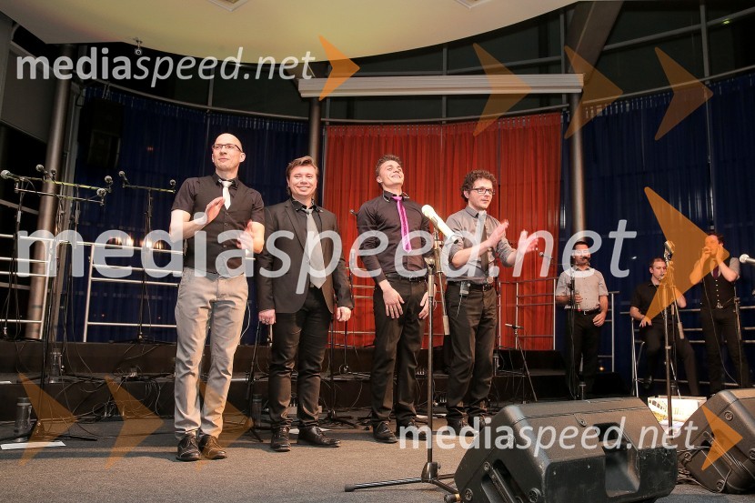  Jan Trost, član Perpetuum Jazzile;  Tadej  Premužič, član skupine Perpetuum Jazzile;  ... ;  Andraž  Slakan , član skupine Perpetuum JazzileKoncert s Perpetuum Jazzile in novim Ford Focusom