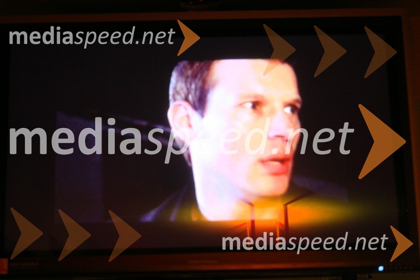 Izsek filma ExitPraznovanje rojstnega dne Jurija Bradača v Cafe Bar Avenue