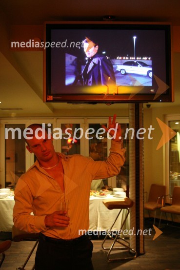 Jurij Bradač, manekenPraznovanje rojstnega dne Jurija Bradača v Cafe Bar Avenue