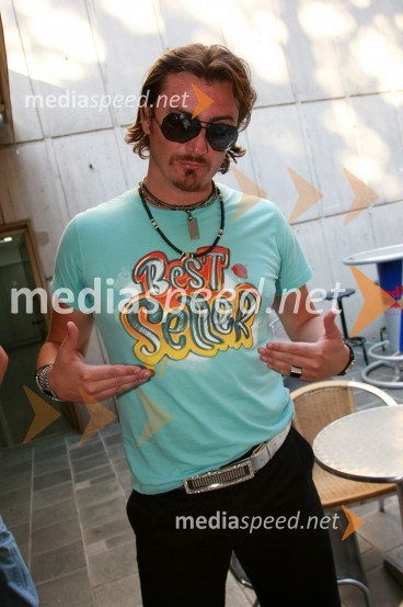 Lepi Dasa (Vlado Pilja), pevec30. festival Melodij morja in sonca, 1. polfinalni večer