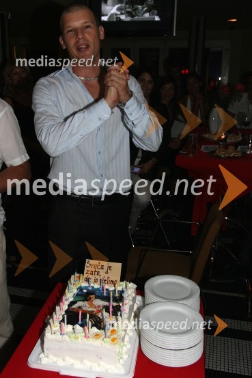 Jurij Bradač, manekenPraznovanje rojstnega dne Jurija Bradača v Cafe Bar Avenue