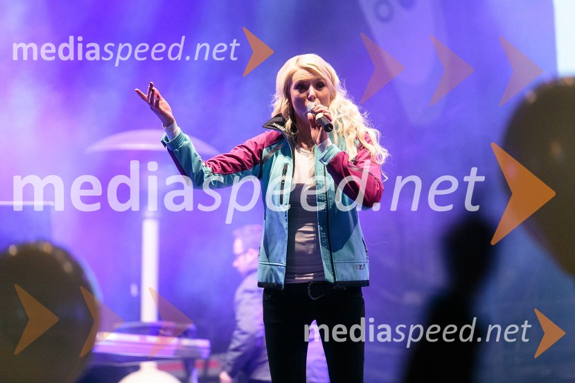  Mateja Poročnik, pevka, članica skupine Atomik HarmonikSmile & Drive Open Air Planica 2015