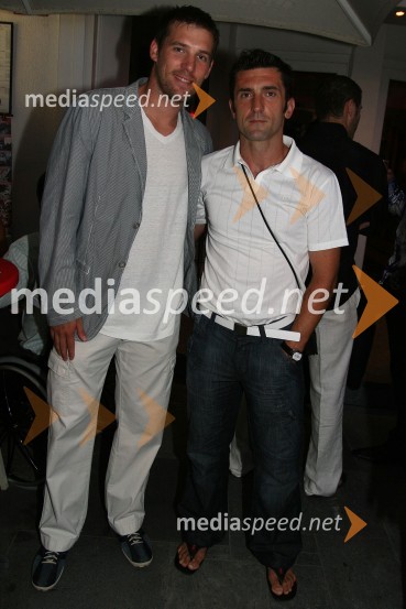 Beno Udrih, košarkar in Marinko Galič, nogometašPraznovanje rojstnega dne Jurija Bradača v Cafe Bar Avenue