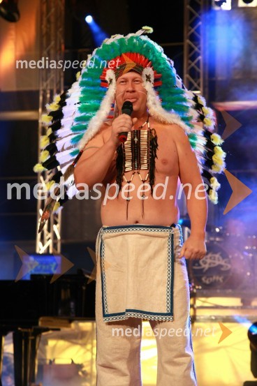 Pevec skupine Jodel express30. festival Melodij morja in sonca, 2. polfinalni večer