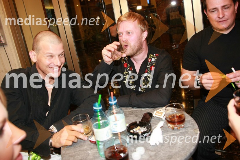 Jurij Bradač, maneken, Matjaž Javšnik, igralec in Rado Mulej, igralec30. festival Melodij morja in sonca, 1. polfinalni večer