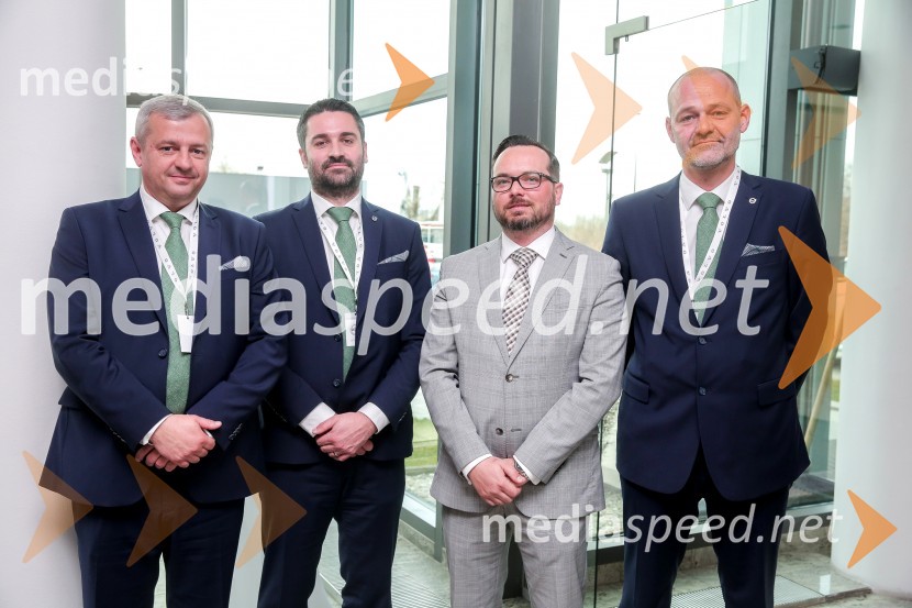  Daniel Trojak;  Lovre Živković;  Radomir Nemeček;  Anders Kamp JensenNovost na avto-sceni: Volvo XC90